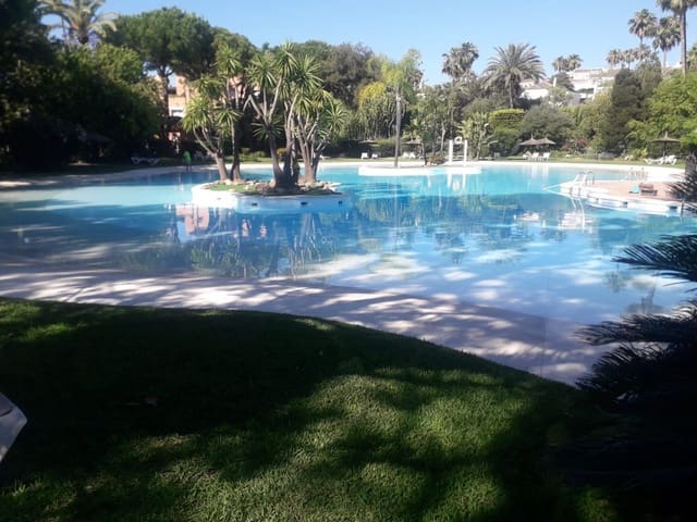 Ático de 4 habitaciones en Guadalmina Baja, Marbella en venta con piscina - 899.000 € (Ref: 9480424)