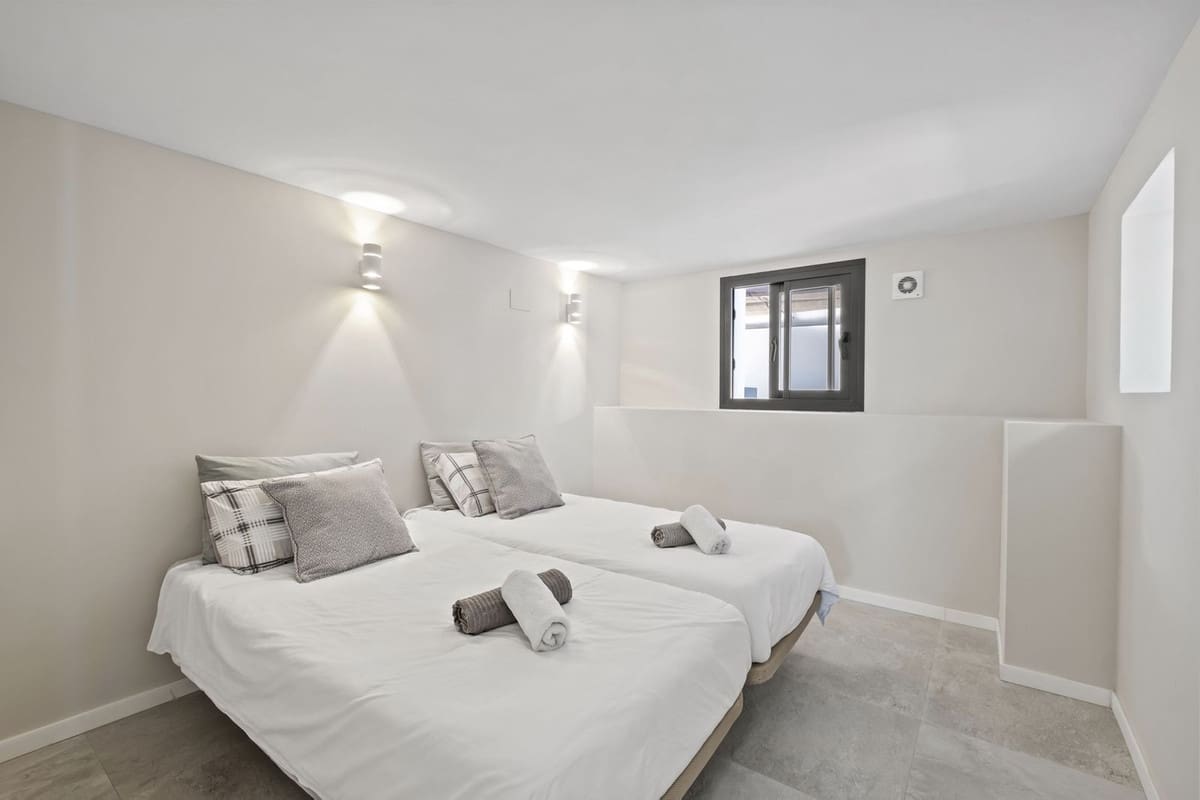 Chalet de 5 habitaciones en El Faro en venta con piscina garaje - 899.000 € (Ref: 9480427)