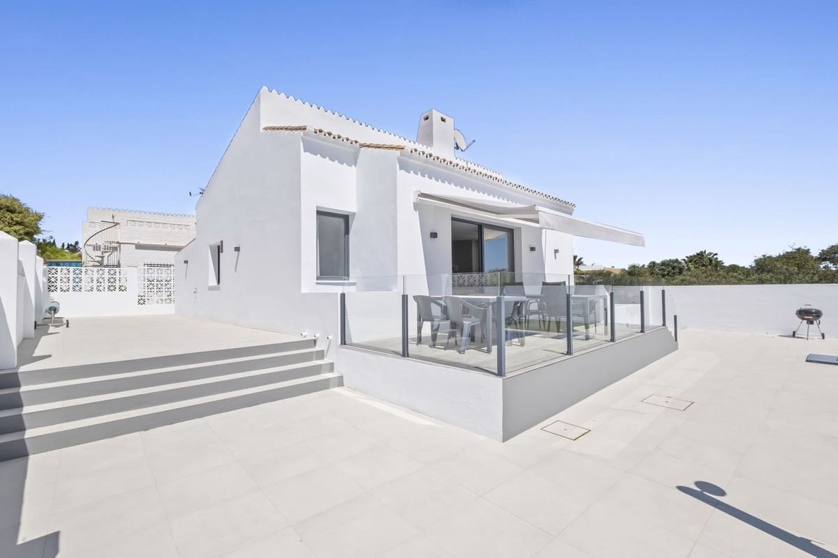 Chalet de 5 habitaciones en El Faro en venta con piscina garaje - 899.000 € (Ref: 9480427)
