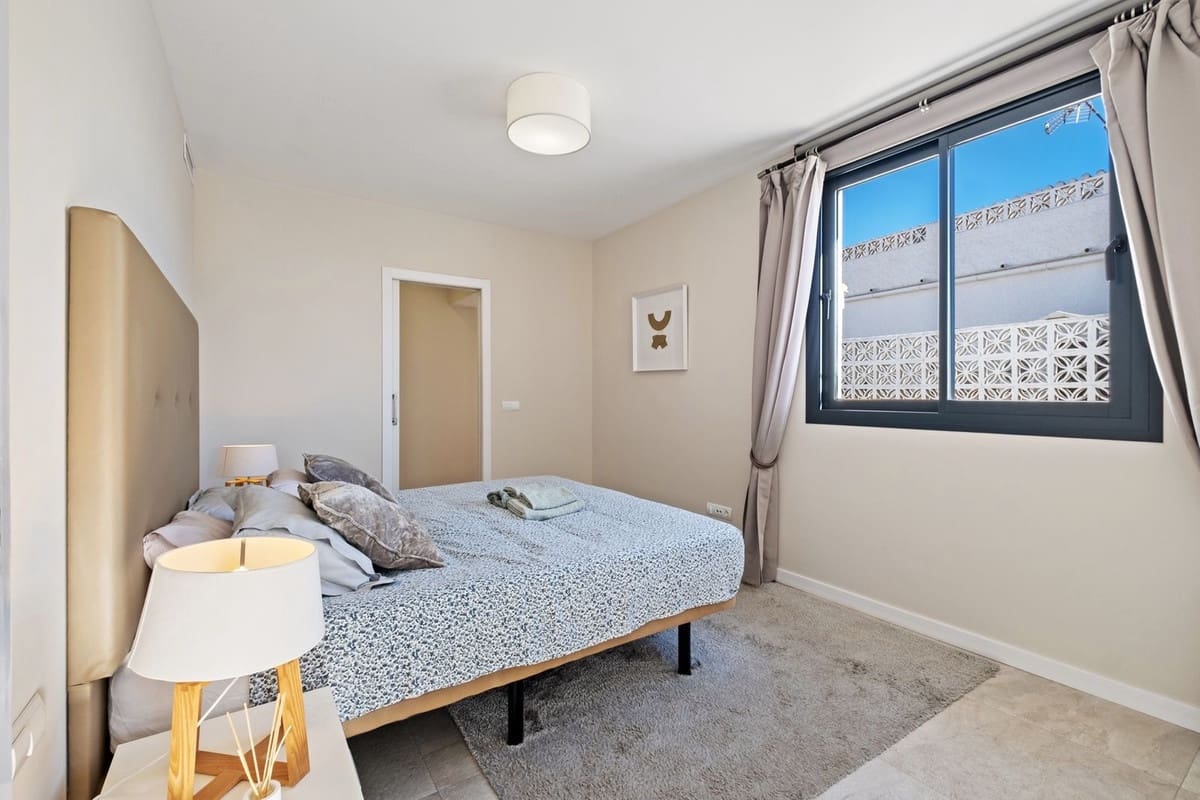 5 makuuhuone Huvila myytävänä paikassa El Faro mukana uima-altaan 
autotalli - 849 999 € (Ref: 9480427)