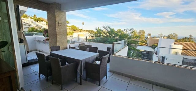 4 Zimmer Doppelhaus zu verkaufen in Benalmadena Costa, Benalmádena mit Pool Garage - 899.000 € (Ref: 9480429)