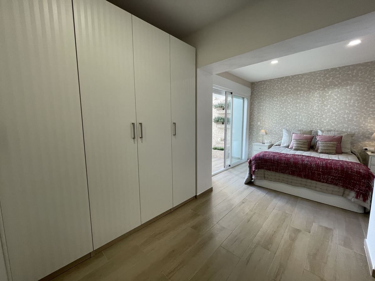 4 Zimmer Doppelhaus zu verkaufen in Benalmadena Costa mit Pool Garage - 899.000 € (Ref: 9480429)