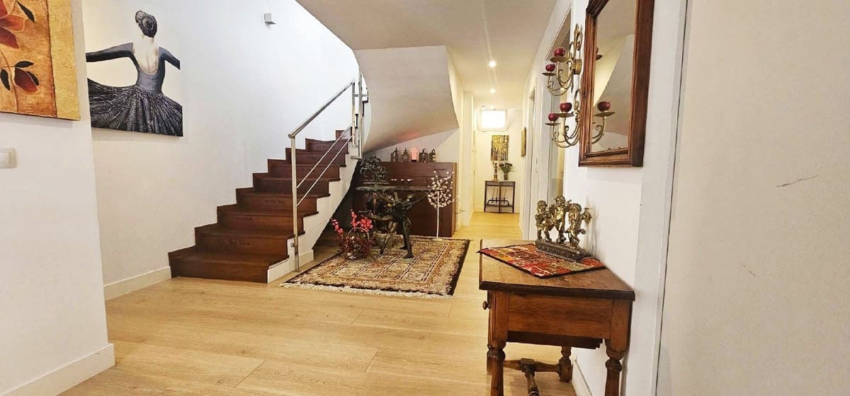 4 Zimmer Doppelhaus zu verkaufen in Benalmadena Costa mit Pool Garage - 899.000 € (Ref: 9480429)