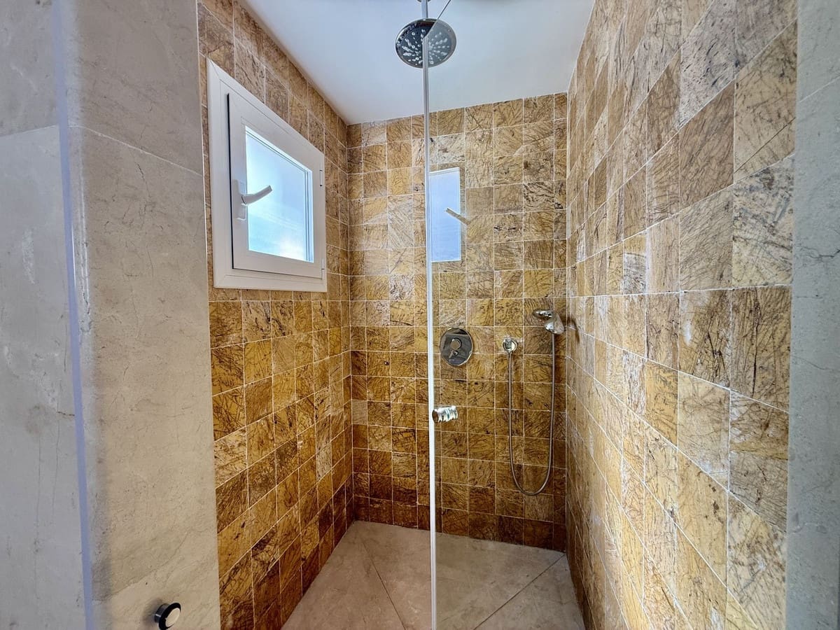 4 Zimmer Doppelhaus zu verkaufen in Benalmadena Costa mit Pool Garage - 899.000 € (Ref: 9480429)