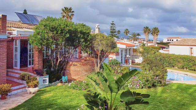 Chalet de 4 habitaciones en Mijas pueblo, Mijas en venta con piscina - 899.970 € (Ref: 9480432)