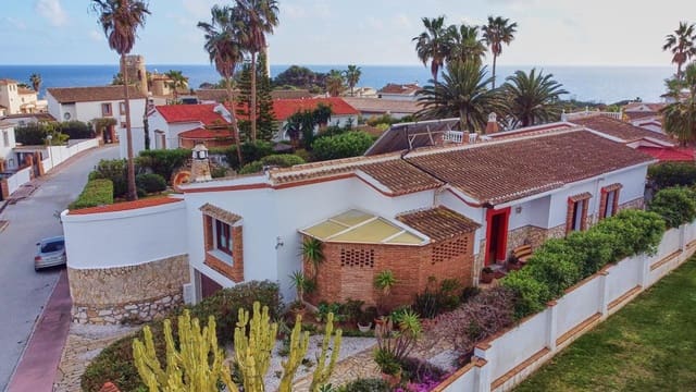 Chalet de 4 habitaciones en Mijas pueblo, Mijas en venta con piscina - 899.970 € (Ref: 9480432)