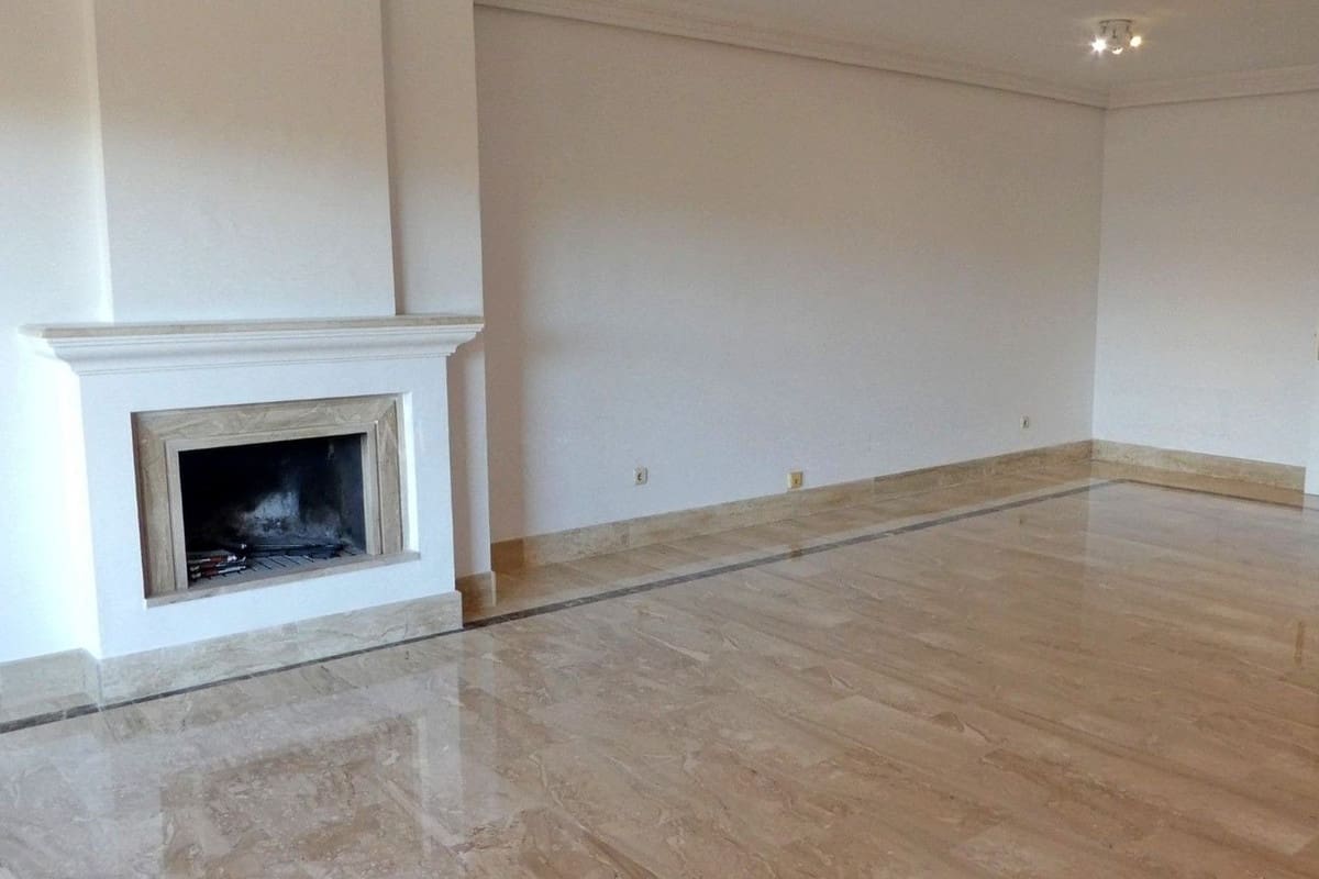 2 bedroom Penthouse for sale in Guadalmina with pool garage - € 900,000 (Ref: 9480433)