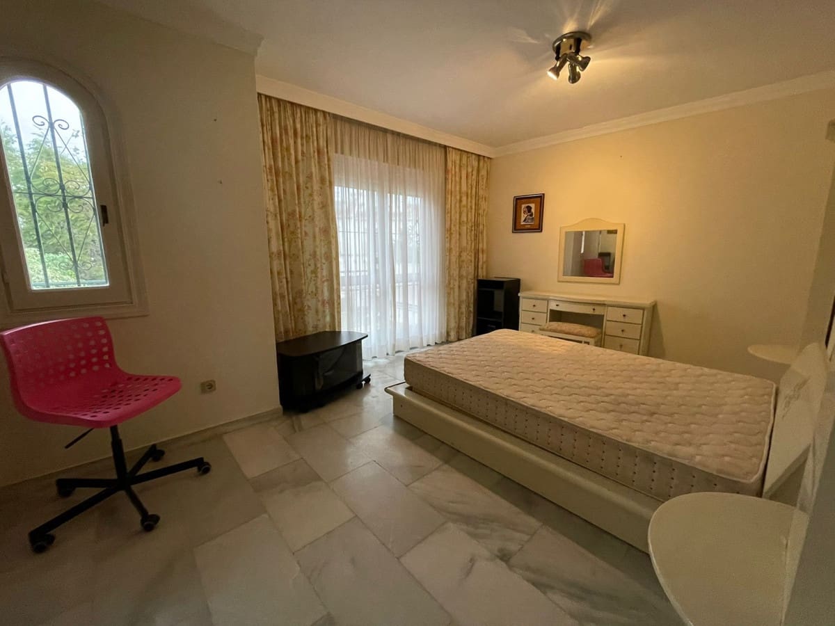 5 soveværelse Byhus til salg i Estepona - € 900.000 (Ref: 9480434)