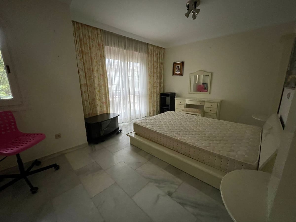 5 soveværelse Byhus til salg i Estepona - € 900.000 (Ref: 9480434)