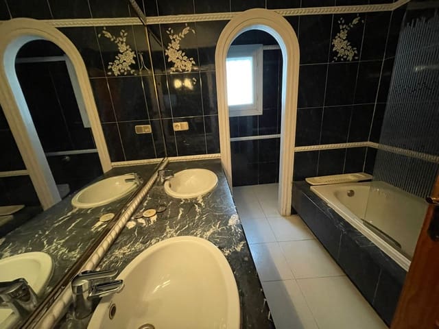 5 soveværelse Byhus til salg i Centro, Estepona - € 900.000 (Ref: 9480434)