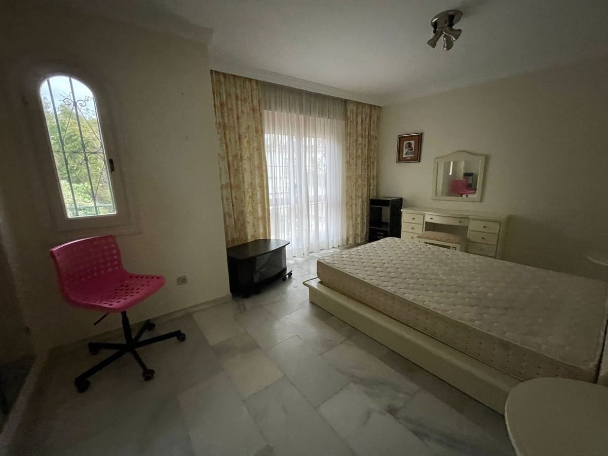 5 soveværelse Byhus til salg i Estepona - € 900.000 (Ref: 9480434)