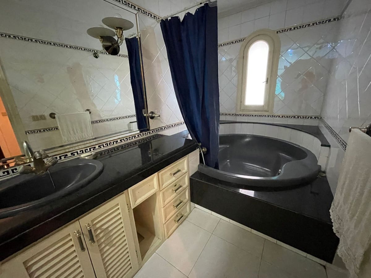 5 soveværelse Byhus til salg i Estepona - € 900.000 (Ref: 9480434)