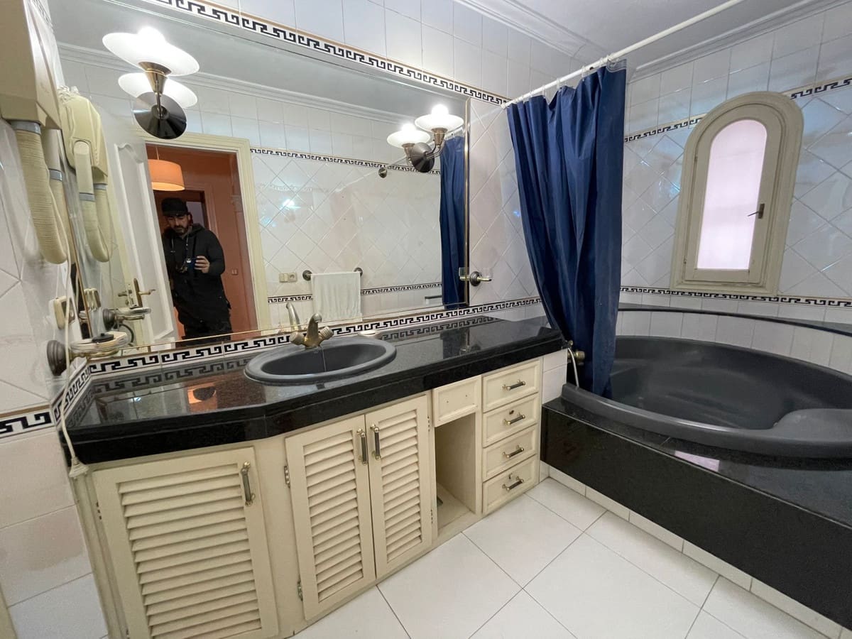 5 soveværelse Byhus til salg i Estepona - € 900.000 (Ref: 9480434)