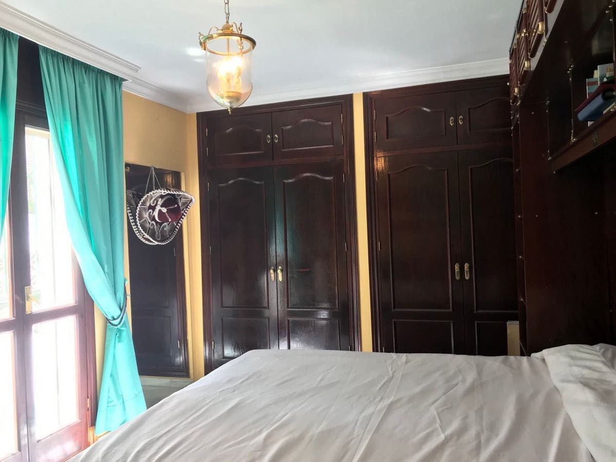 5 soveværelse Byhus til salg i Estepona - € 900.000 (Ref: 9480434)