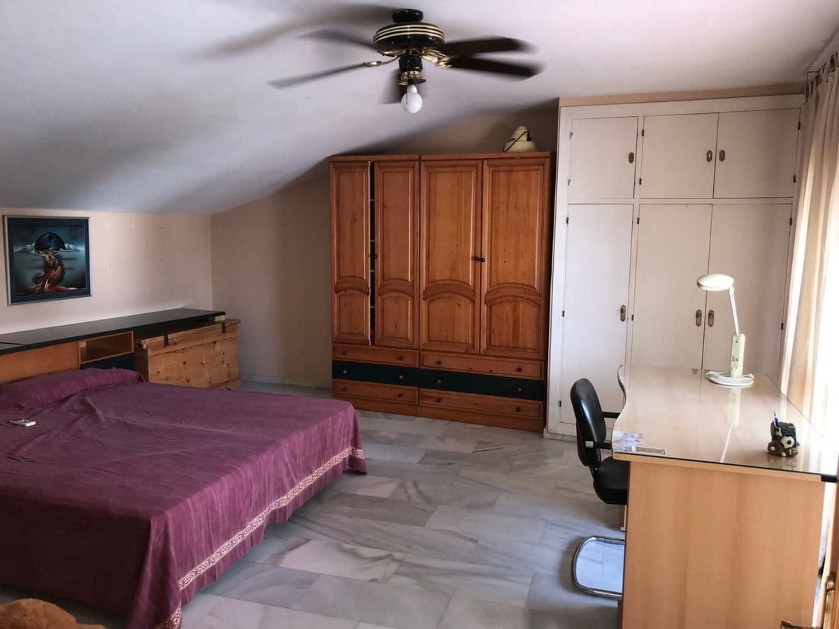 5 soveværelse Byhus til salg i Estepona - € 900.000 (Ref: 9480434)