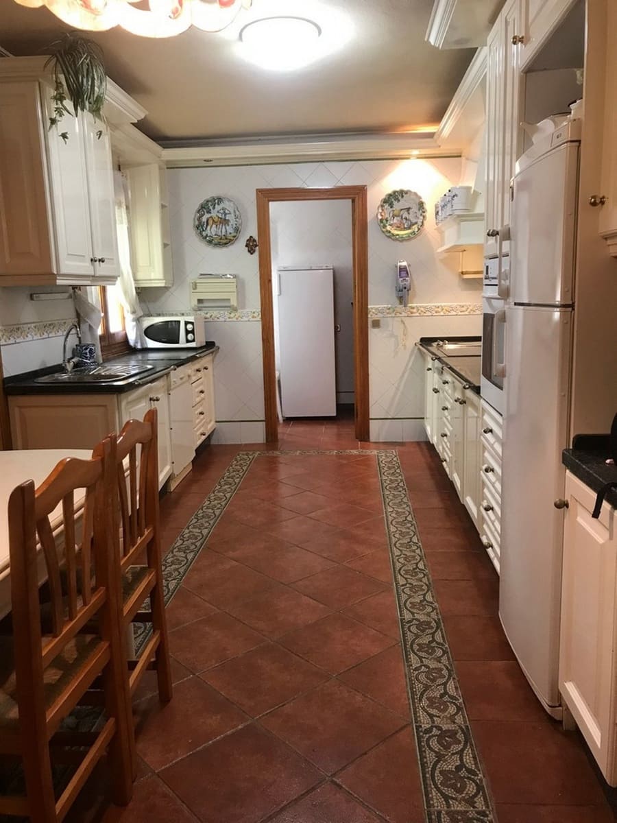 5 soveværelse Byhus til salg i Estepona - € 900.000 (Ref: 9480434)