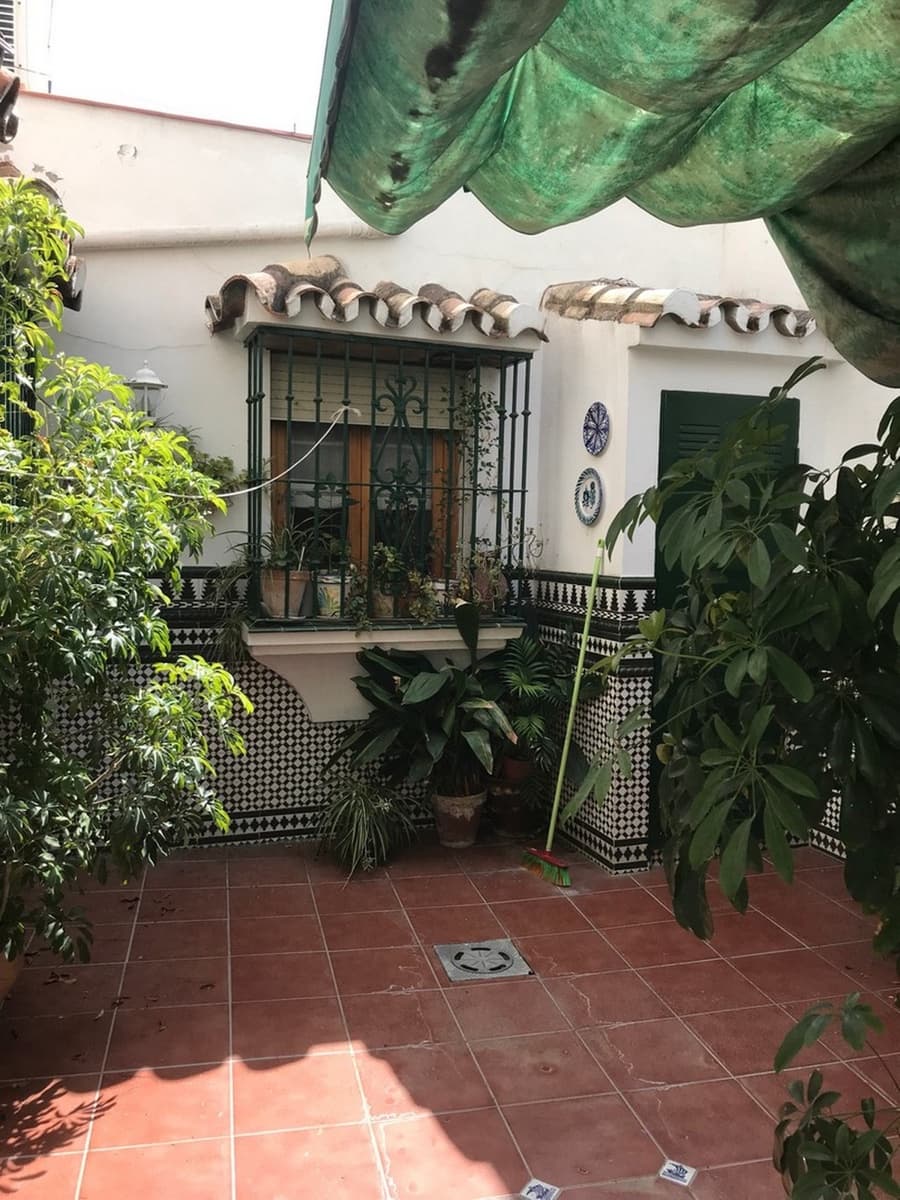 5 soveværelse Byhus til salg i Estepona - € 900.000 (Ref: 9480434)