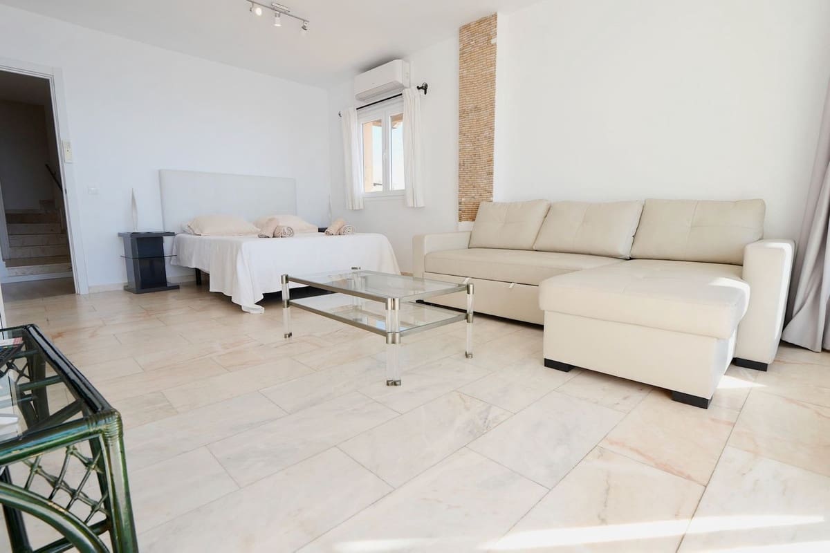 3 soveværelse Strandlejlighed til salg i Cabopino med swimmingpool - € 925.000 (Ref: 9480436)