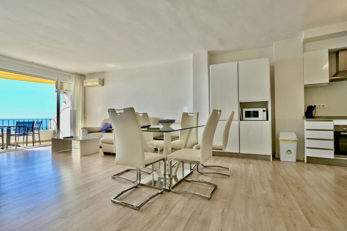 3 soveværelse Strandlejlighed til salg i Cabopino med swimmingpool - € 925.000 (Ref: 9480436)