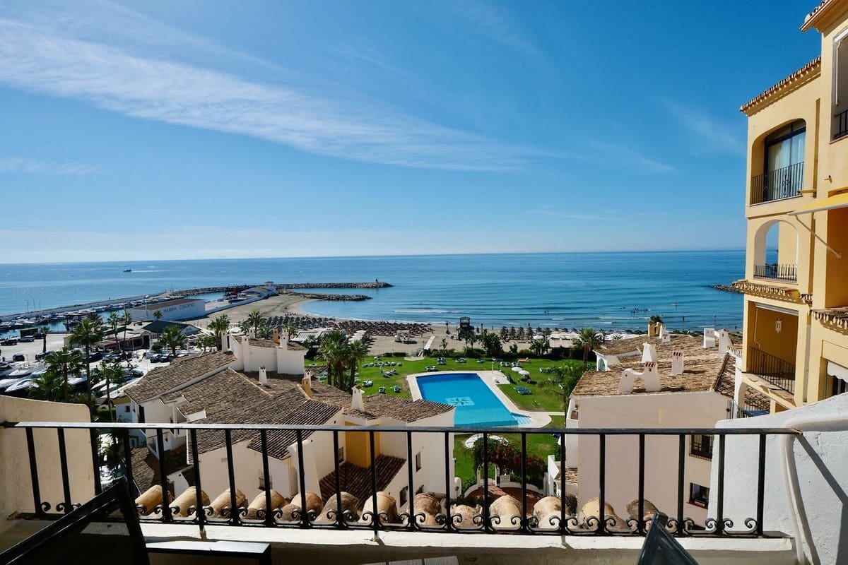 3 soveværelse Strandlejlighed til salg i Cabopino med swimmingpool - € 925.000 (Ref: 9480436)