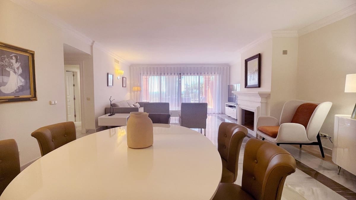 Apartamento de 3 habitaciones en Monte Halcones en venta con piscina - 930.000 € (Ref: 9480442)