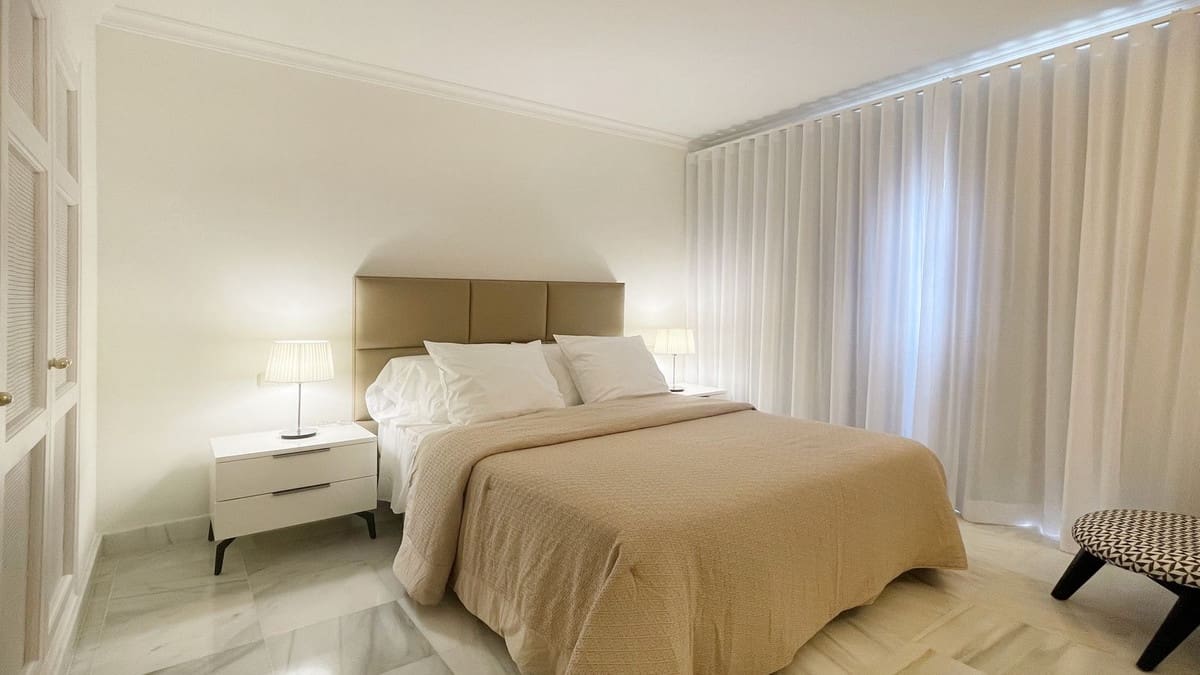 Apartamento de 3 habitaciones en Monte Halcones en venta con piscina - 930.000 € (Ref: 9480442)