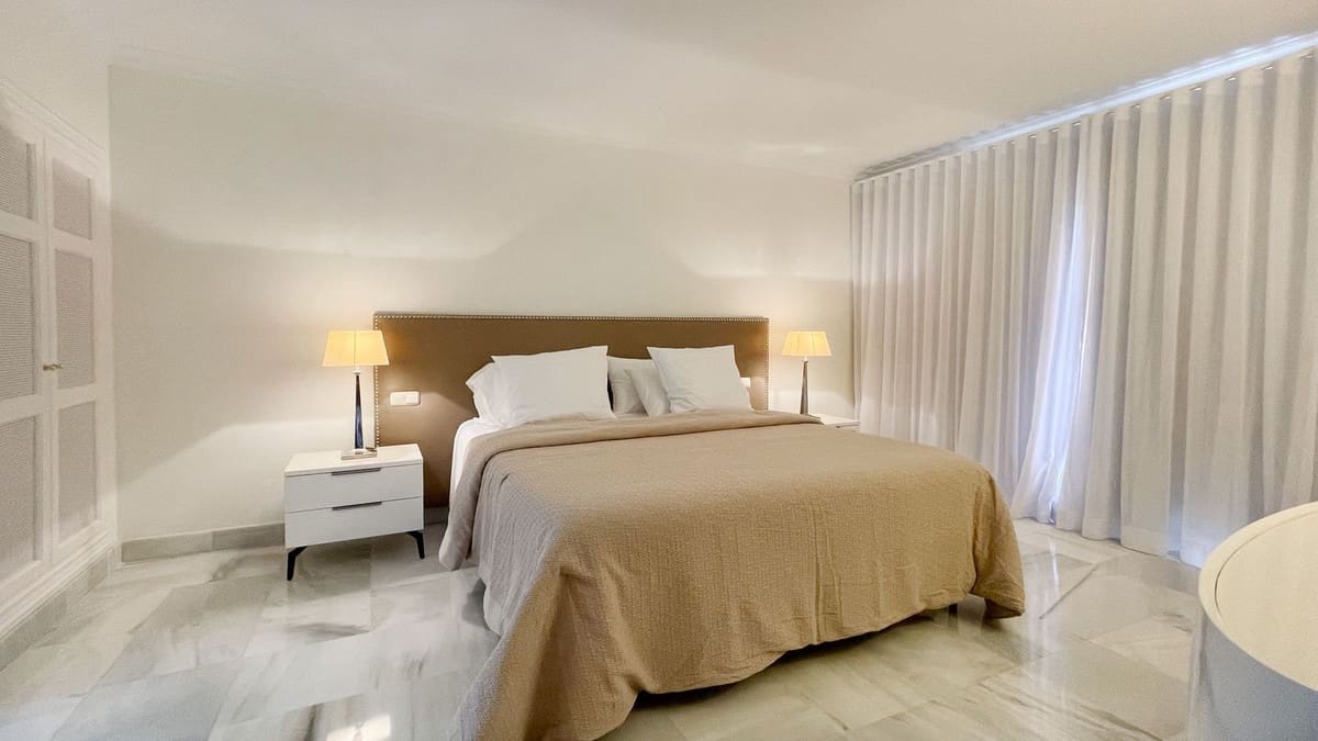 Apartamento de 3 habitaciones en Monte Halcones en venta con piscina - 930.000 € (Ref: 9480442)