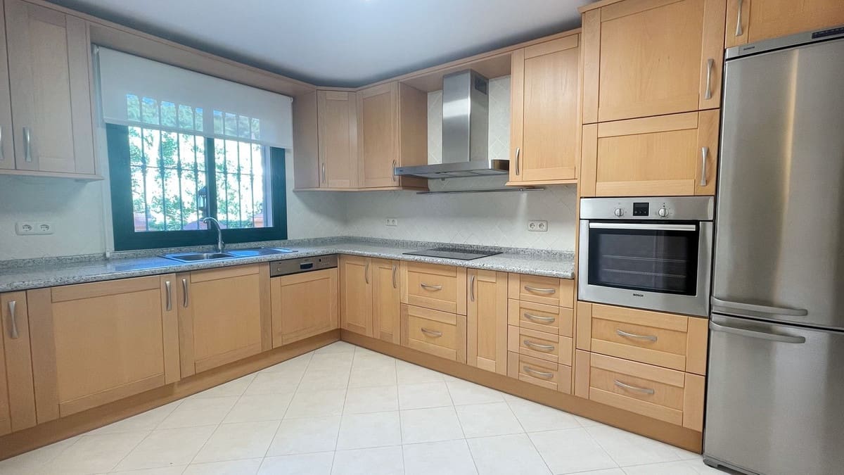 Apartamento de 3 habitaciones en Monte Halcones en venta con piscina - 930.000 € (Ref: 9480442)