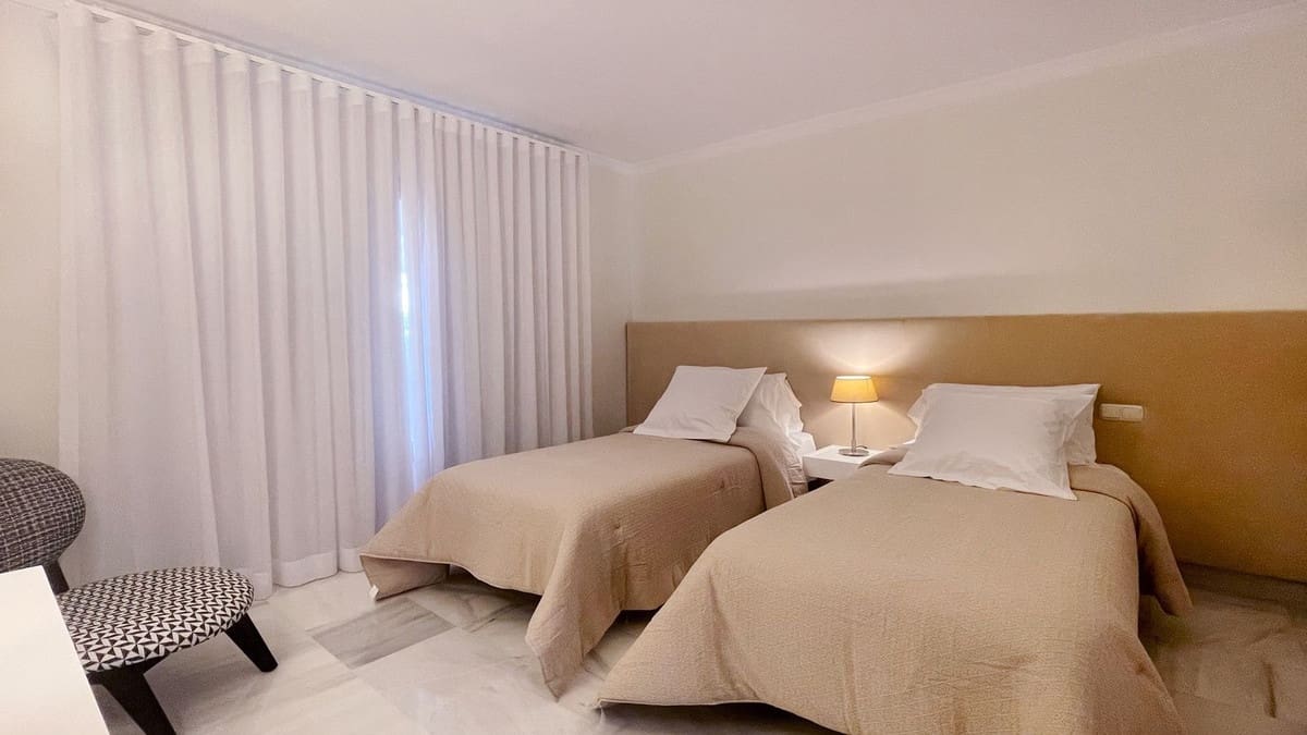 Apartamento de 3 habitaciones en Monte Halcones en venta con piscina - 930.000 € (Ref: 9480442)