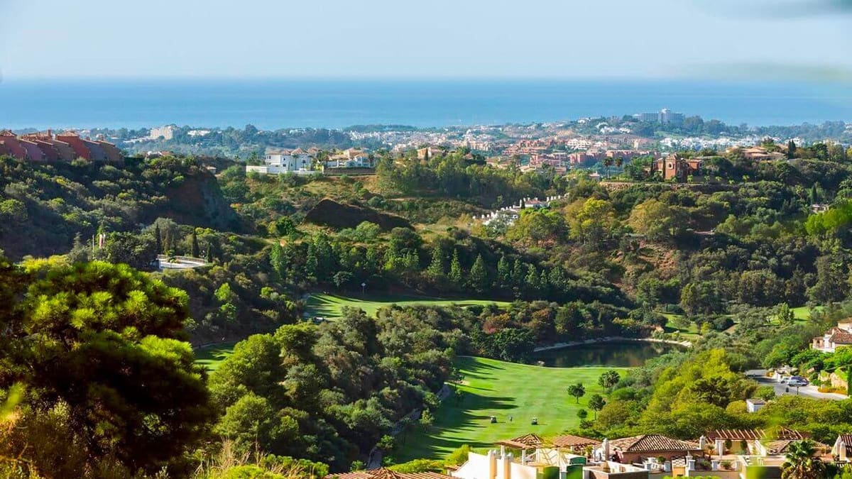 Apartamento de 3 habitaciones en Monte Halcones en venta con piscina - 930.000 € (Ref: 9480442)