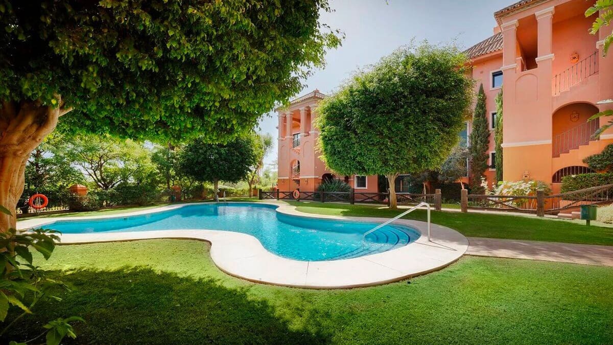 Apartamento de 3 habitaciones en Monte Halcones en venta con piscina - 930.000 € (Ref: 9480442)