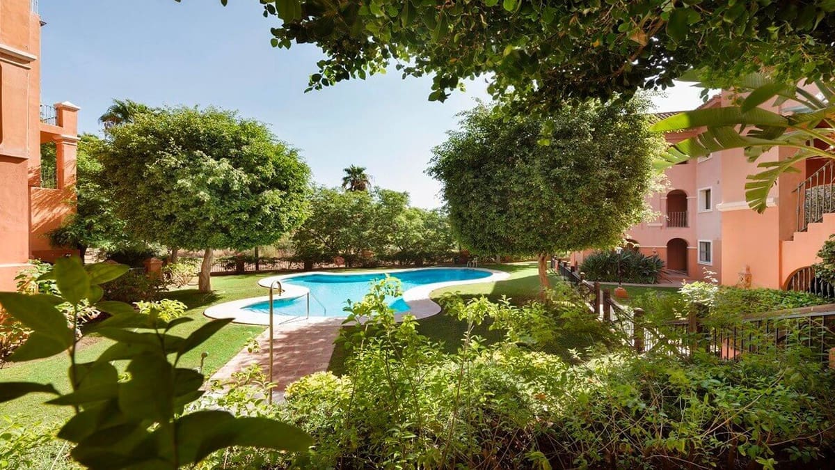 Apartamento de 3 habitaciones en Monte Halcones en venta con piscina - 930.000 € (Ref: 9480442)