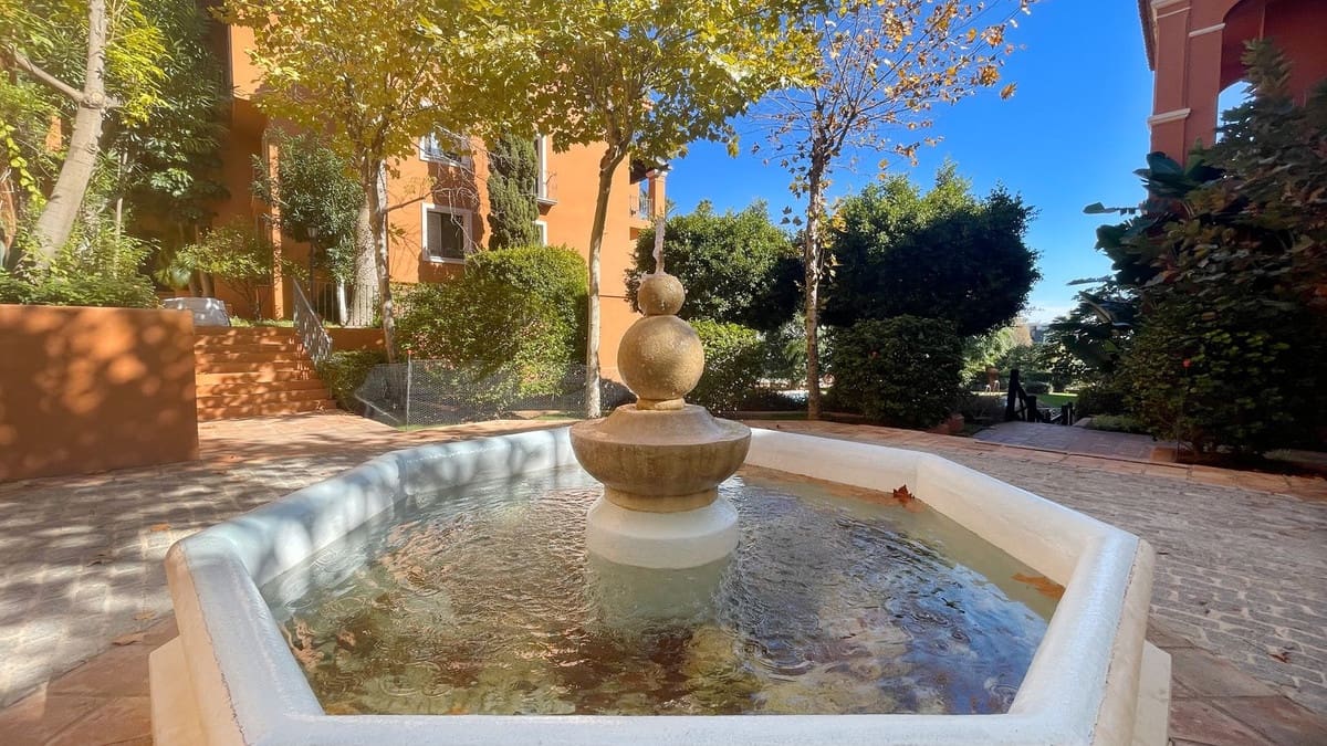 Apartamento de 3 habitaciones en Monte Halcones en venta con piscina - 930.000 € (Ref: 9480442)