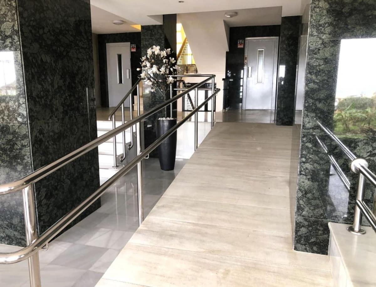 2 sovrum Takvåning till salu i Fuengirola med pool garage - 939 000 € (Ref: 9480445)