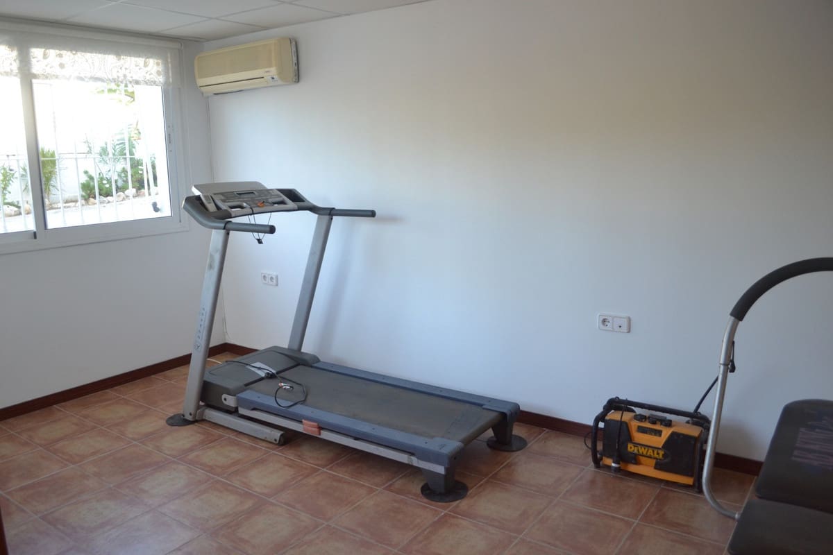 6 bedroom Villa for sale in Alhaurin de la Torre with pool - € 945,000 (Ref: 9480448)