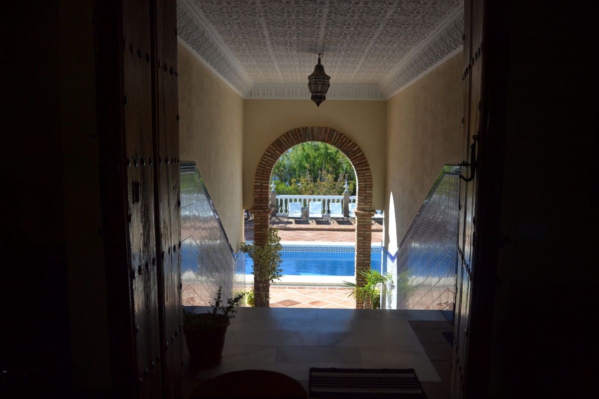 6 Zimmer Villa zu verkaufen in Alhaurin de la Torre mit Pool - 895.000 € (Ref: 9480448)