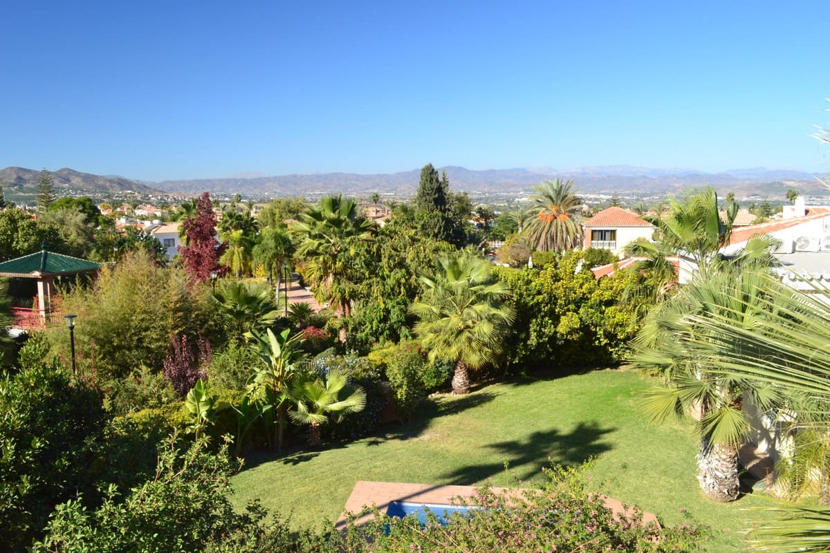 6 Zimmer Villa zu verkaufen in Alhaurin de la Torre mit Pool - 895.000 € (Ref: 9480448)