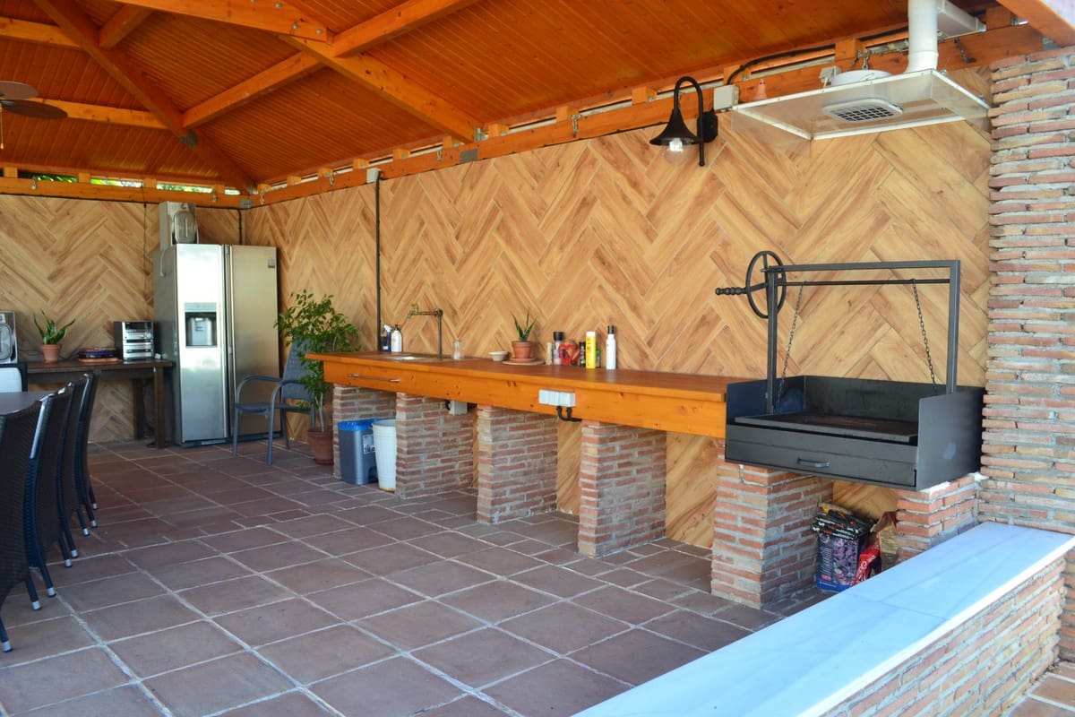 6 Zimmer Villa zu verkaufen in Alhaurin de la Torre mit Pool - 895.000 € (Ref: 9480448)