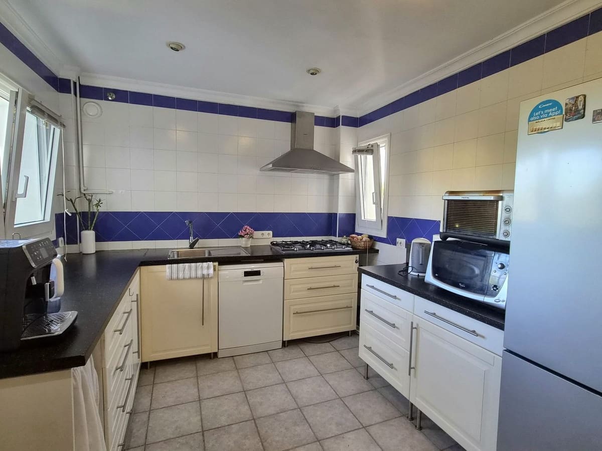 6 bedroom Villa for sale in Alhaurin de la Torre with pool - € 895,000 (Ref: 9480448)