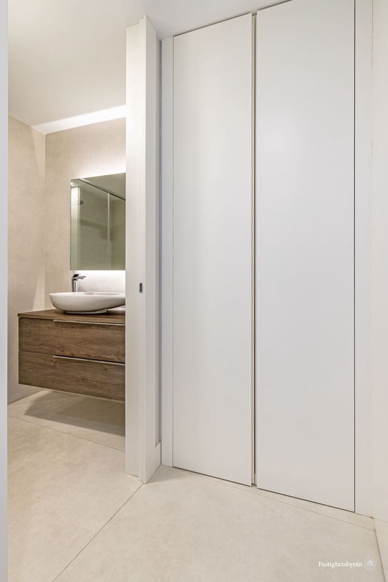 Apartamento de 2 habitaciones en Estepona en venta con piscina garaje - 948.000 € (Ref: 9480449)