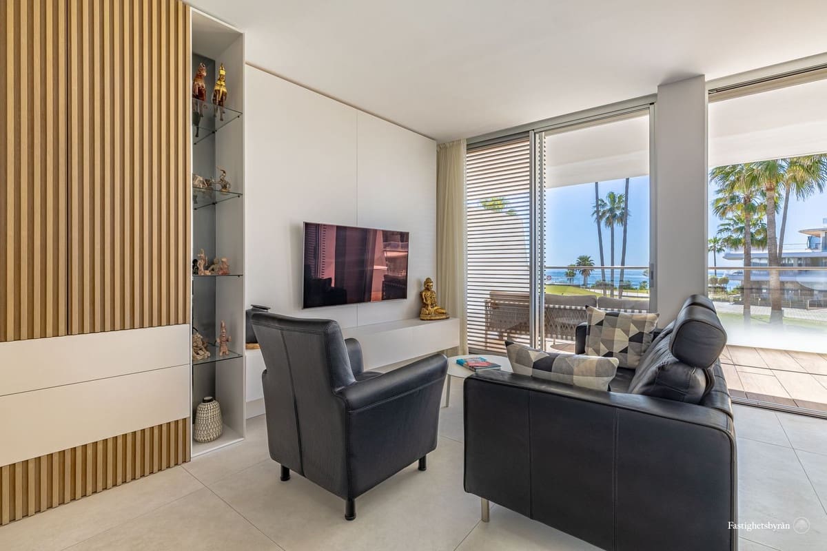 Apartamento de 2 habitaciones en Estepona en venta con piscina garaje - 948.000 € (Ref: 9480449)