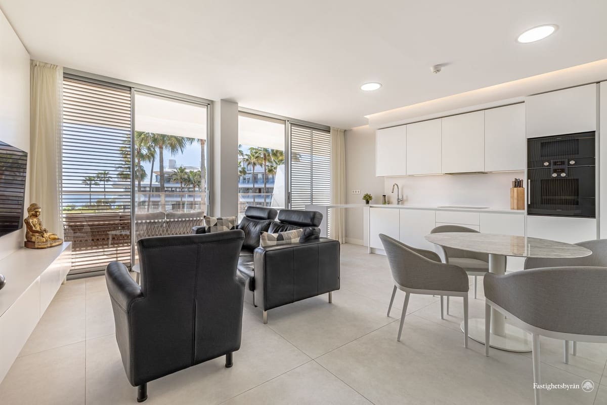 Apartamento de 2 habitaciones en Estepona en venta con piscina garaje - 948.000 € (Ref: 9480449)