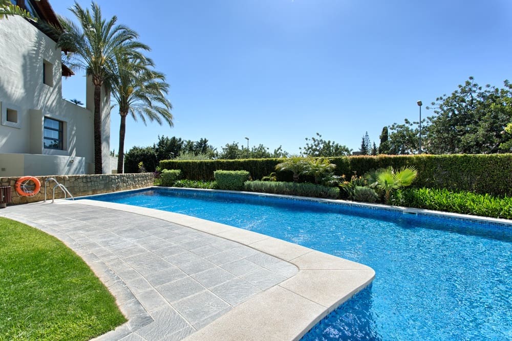 3 bedroom Apartment for sale in Golden Mile with pool - € 949,000 (Ref: 9480450)