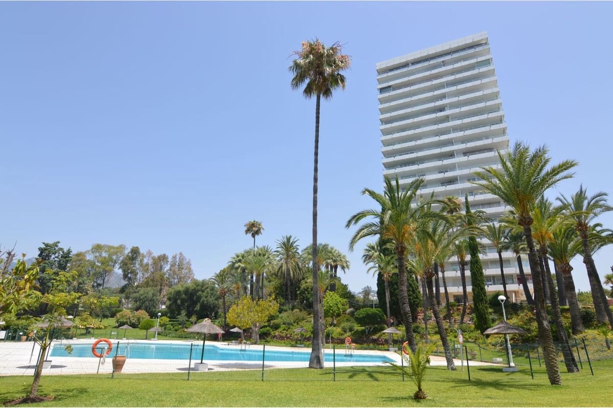 3 sypialnia Apartament na sprzedaż w Marbella z basenem - 949 000 € (Ref: 9480451)