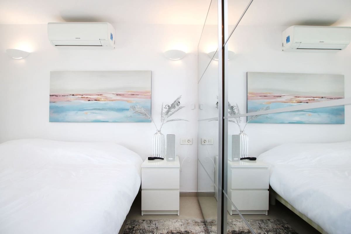 Apartamento de 4 habitaciones en Estepona en venta con piscina - 949.000 € (Ref: 9480452)