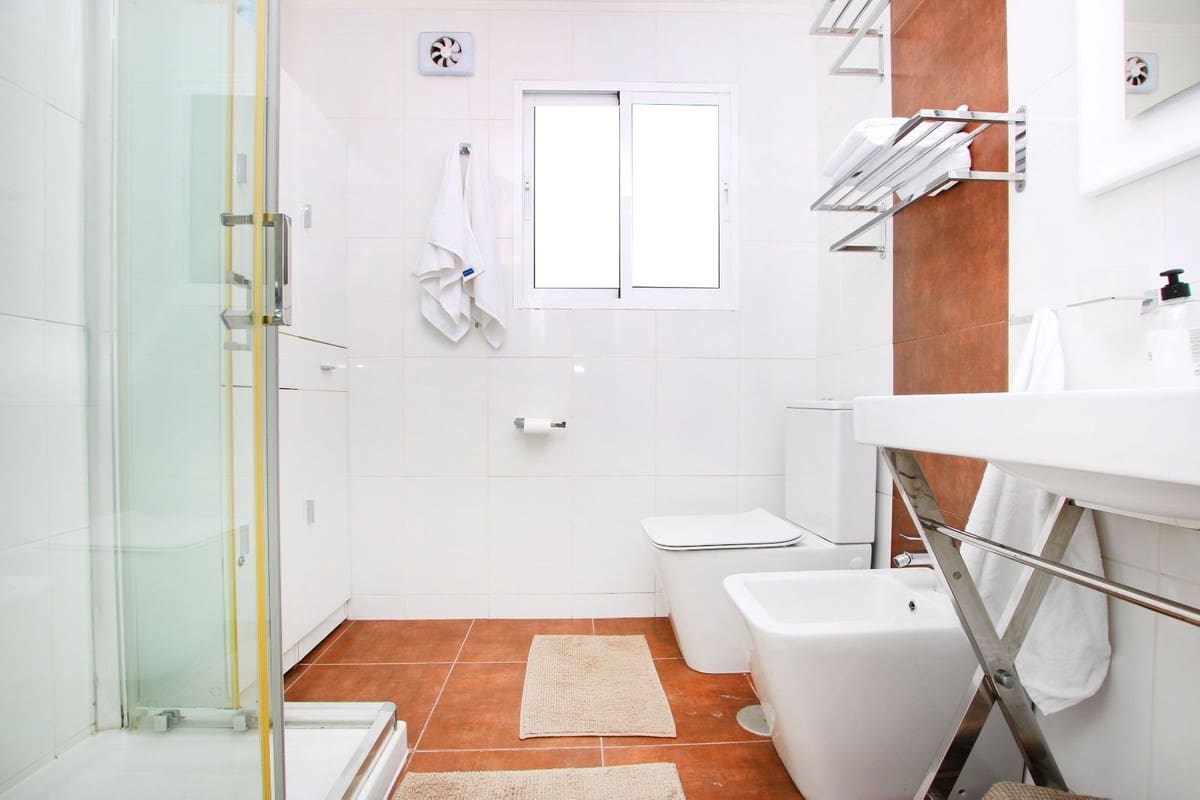 Apartamento de 4 habitaciones en Estepona en venta con piscina - 949.000 € (Ref: 9480452)