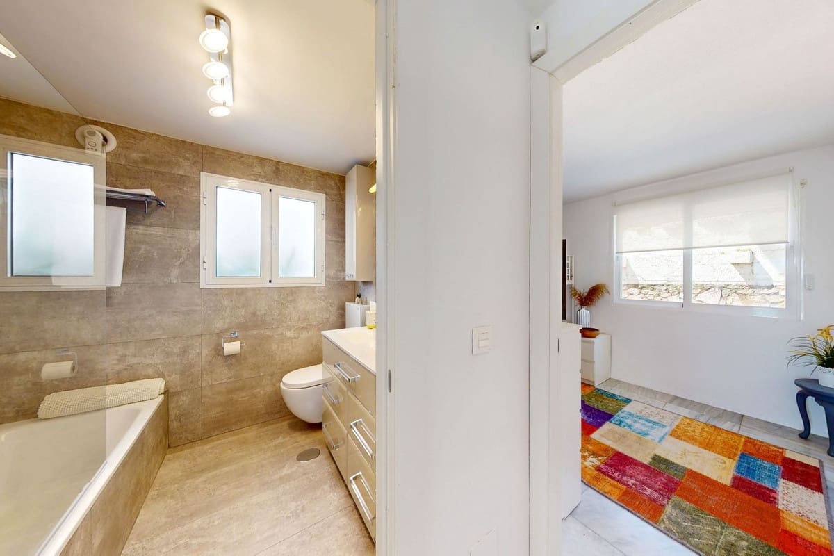 Apartamento de 4 habitaciones en Estepona en venta con piscina - 949.000 € (Ref: 9480452)