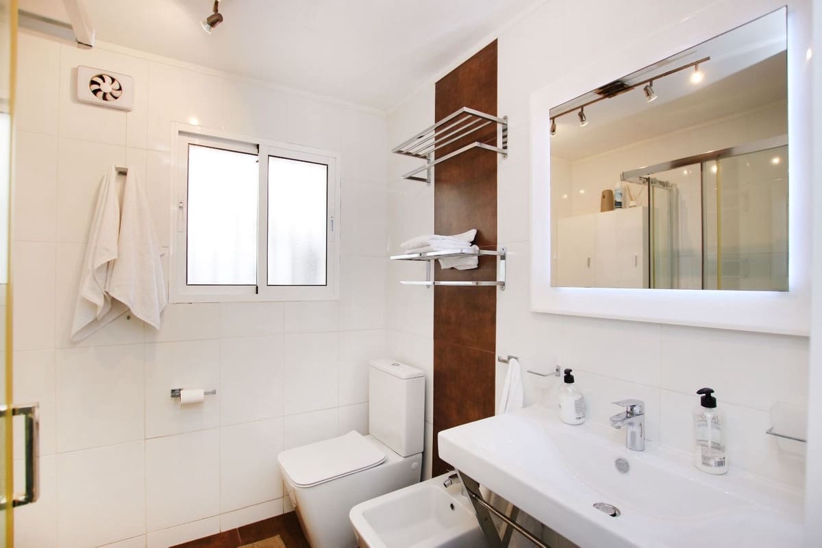 Apartamento de 4 habitaciones en Estepona en venta con piscina - 949.000 € (Ref: 9480452)