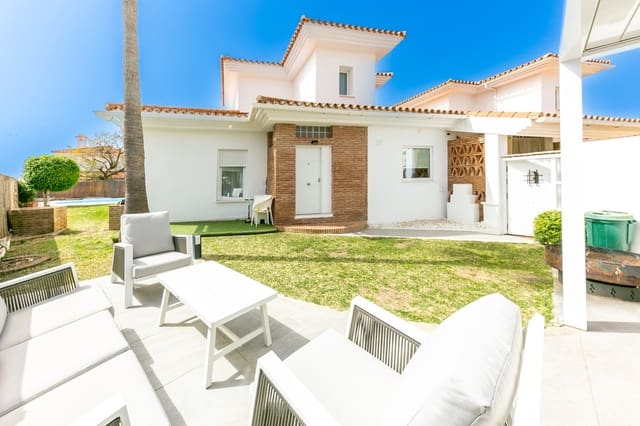 4 soveværelse Semi-Rækkehus til salg i Centro ciudad, Fuengirola med swimmingpool garage - € 949.000 (Ref: 9480453)