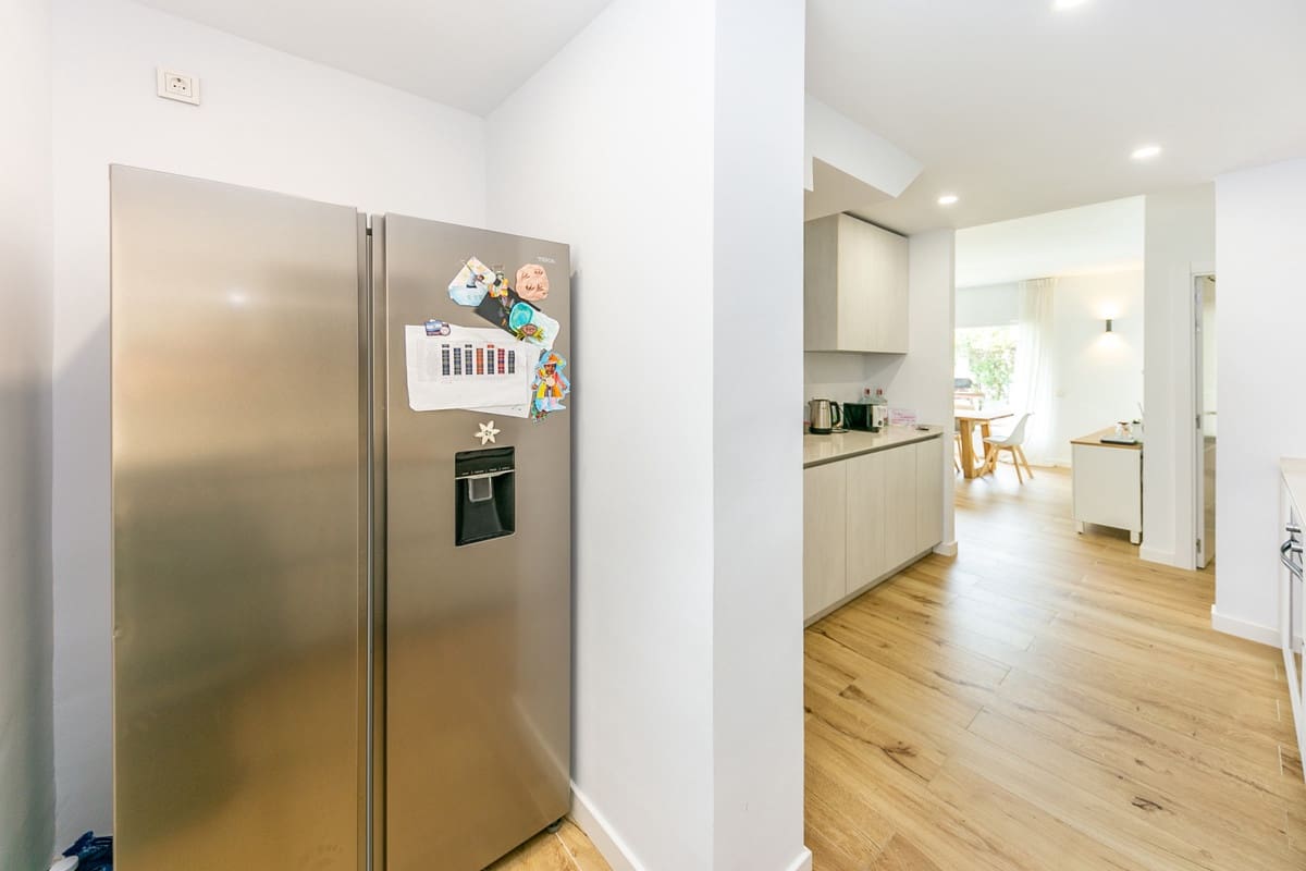 4 soveværelse Semi-Rækkehus til salg i Fuengirola med swimmingpool garage - € 949.000 (Ref: 9480453)